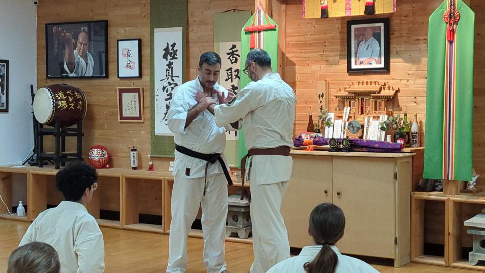 Entrenamiento durante la visita a Shihan Hugo Pérez en Montreal