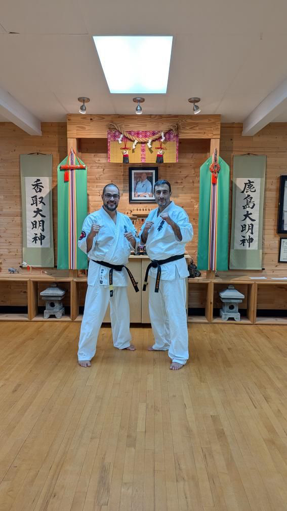 Sensei Alan Mokbel con un instructor del dojo de Shihan Hugo Pérez en Montreal