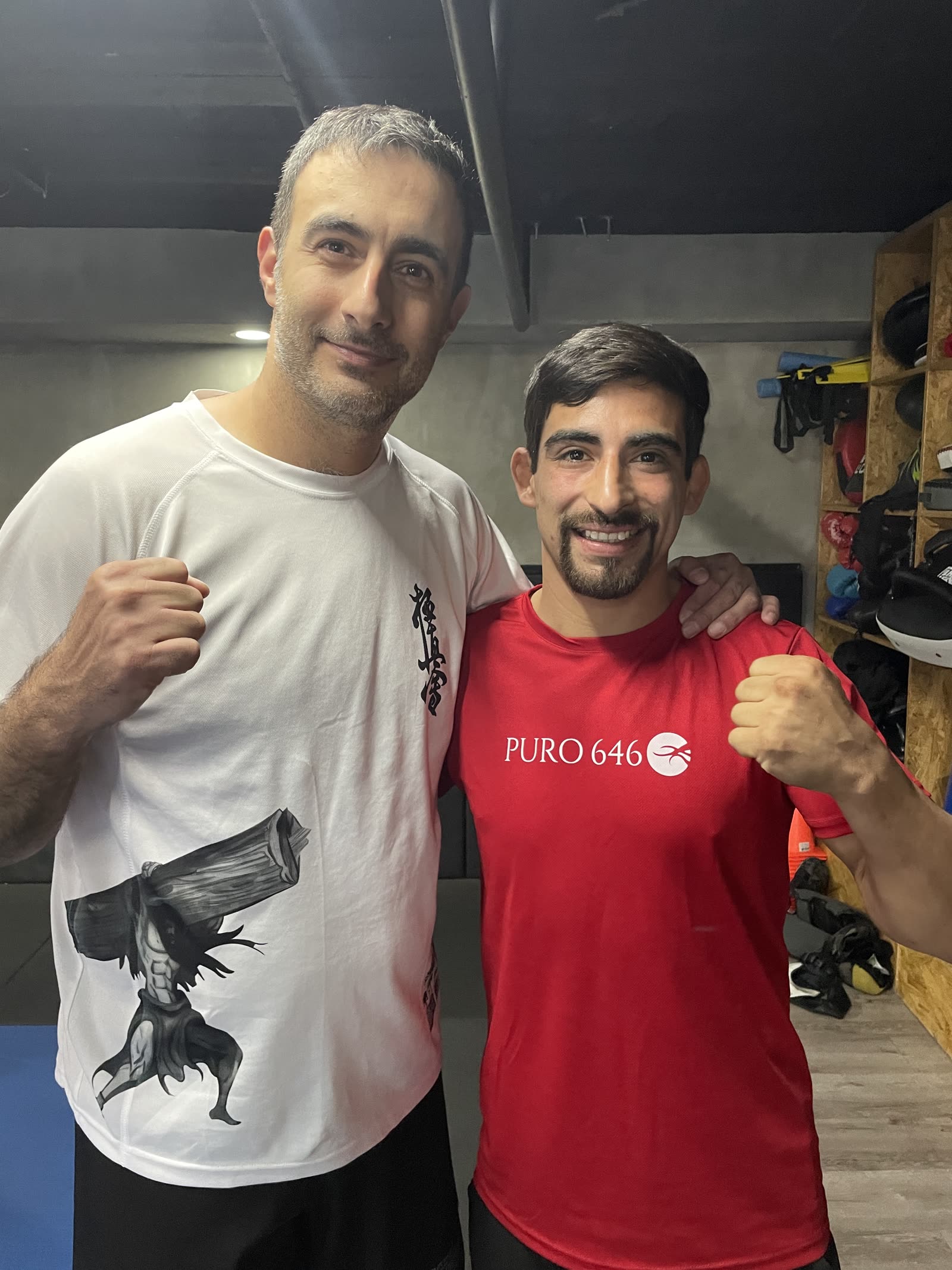 Sensei Alan Mokbel con Jesús Aguilar en el seminario de MMA de Okami Dojo